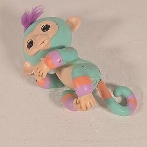 Fingerling Rainbow Monkey- Heads Eyes Move Talks Electronic + Mini